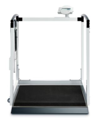 Single entry platform wheelchair scale with standing supports on three sides