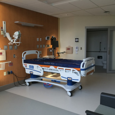 Hospital room with an open sliding toilet room door