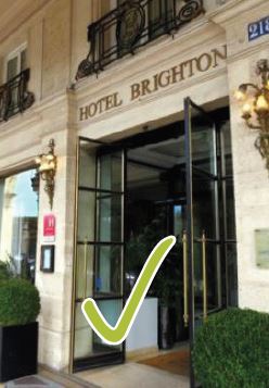 Hotel entrance with a green check mark at the bottom of the image, indicating an accessible element