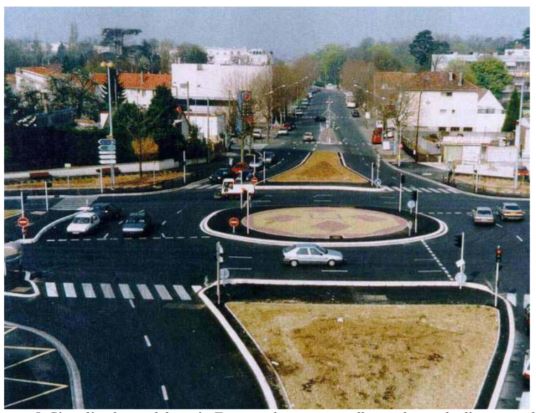 photograph of signalized roundabout with crosswalks adjacent to the circular roadway
